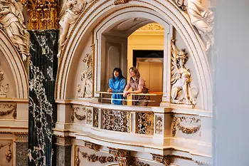 Two women standing in the gallery of the Kunsthistorisches Museum Vienna