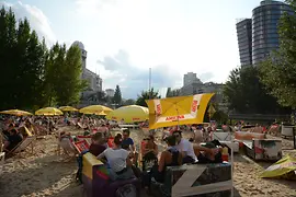 Strandbar Herrmann in the evening sun, loungers with guests 
