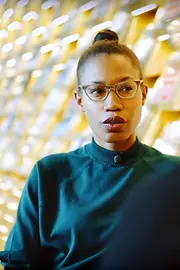 A women in the tourist information Vienna